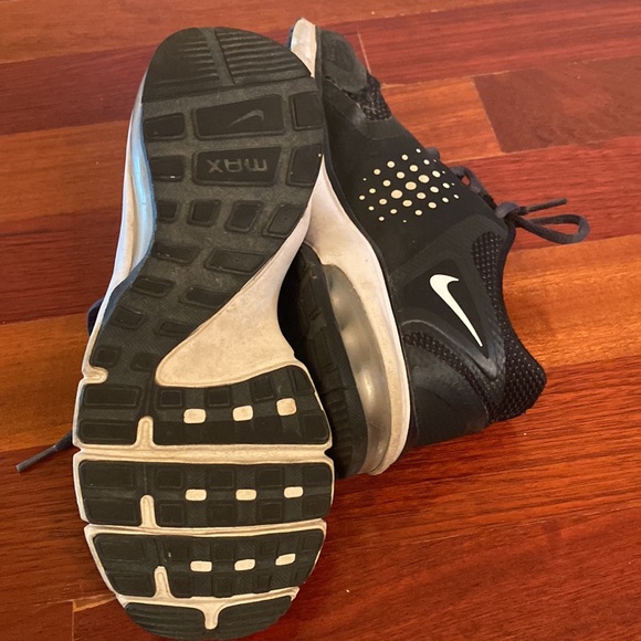 Ladies Nike sneakers! - Picture 4 of 9